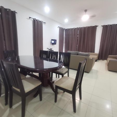 Oyo Homes 90524 D'J Pegaso Serom Homestay Muar Exteriör bild