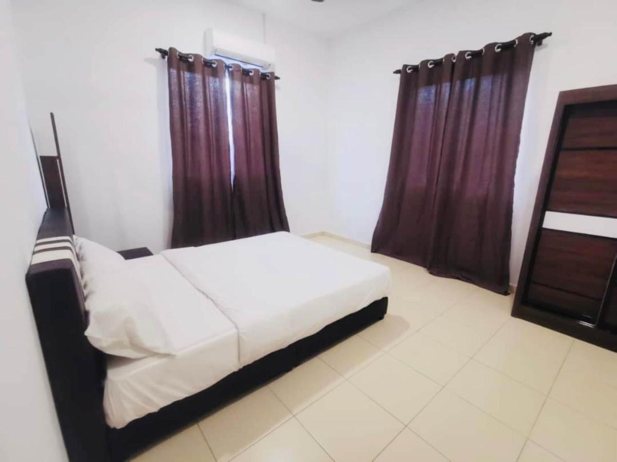 Oyo Homes 90524 D'J Pegaso Serom Homestay Muar Exteriör bild