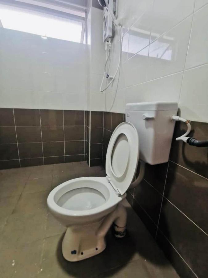 Oyo Homes 90524 D'J Pegaso Serom Homestay Muar Exteriör bild