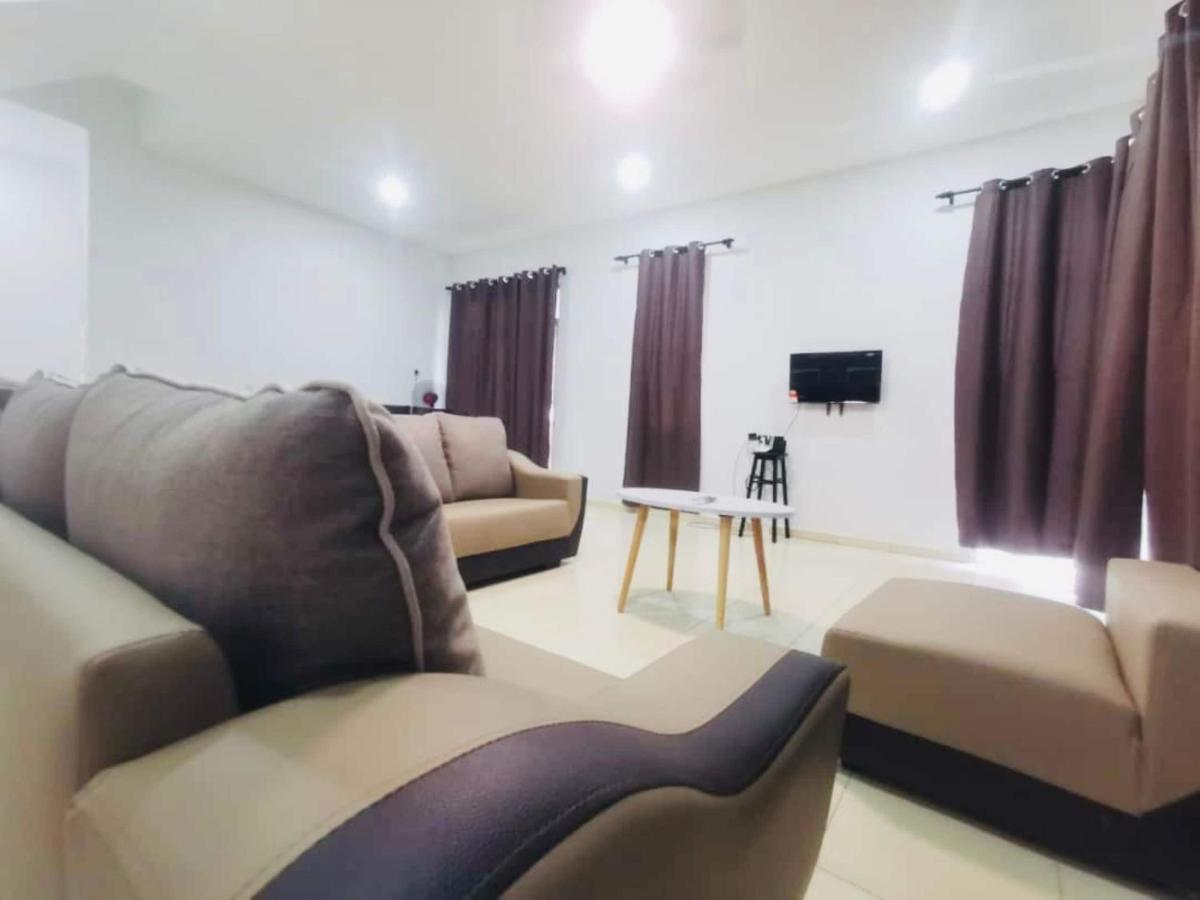 Oyo Homes 90524 D'J Pegaso Serom Homestay Muar Exteriör bild