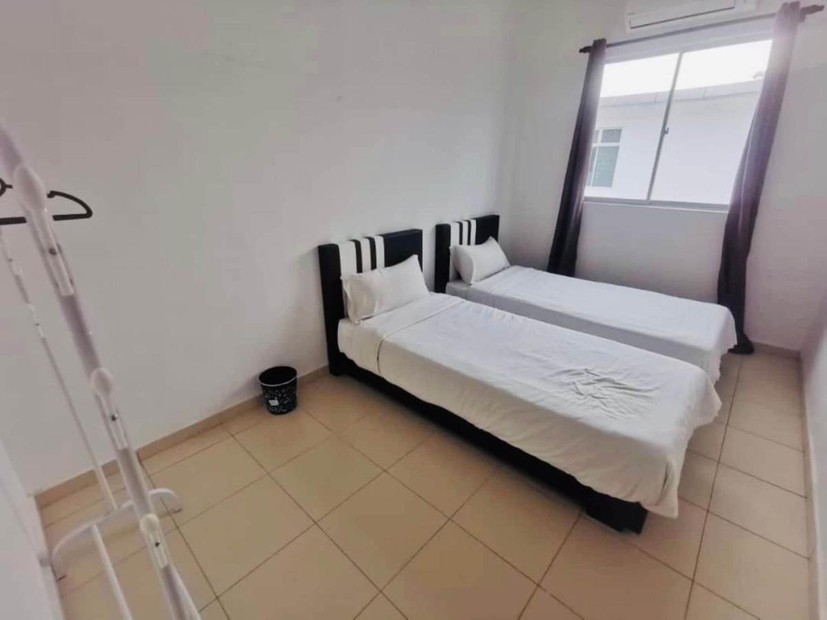Oyo Homes 90524 D'J Pegaso Serom Homestay Muar Exteriör bild