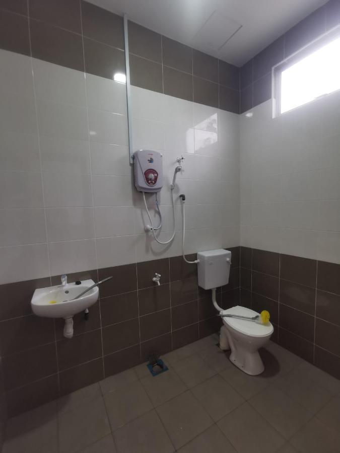 Oyo Homes 90524 D'J Pegaso Serom Homestay Muar Exteriör bild