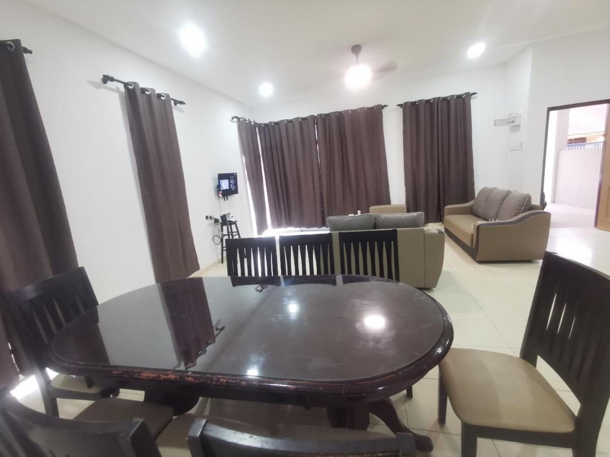 Oyo Homes 90524 D'J Pegaso Serom Homestay Muar Exteriör bild