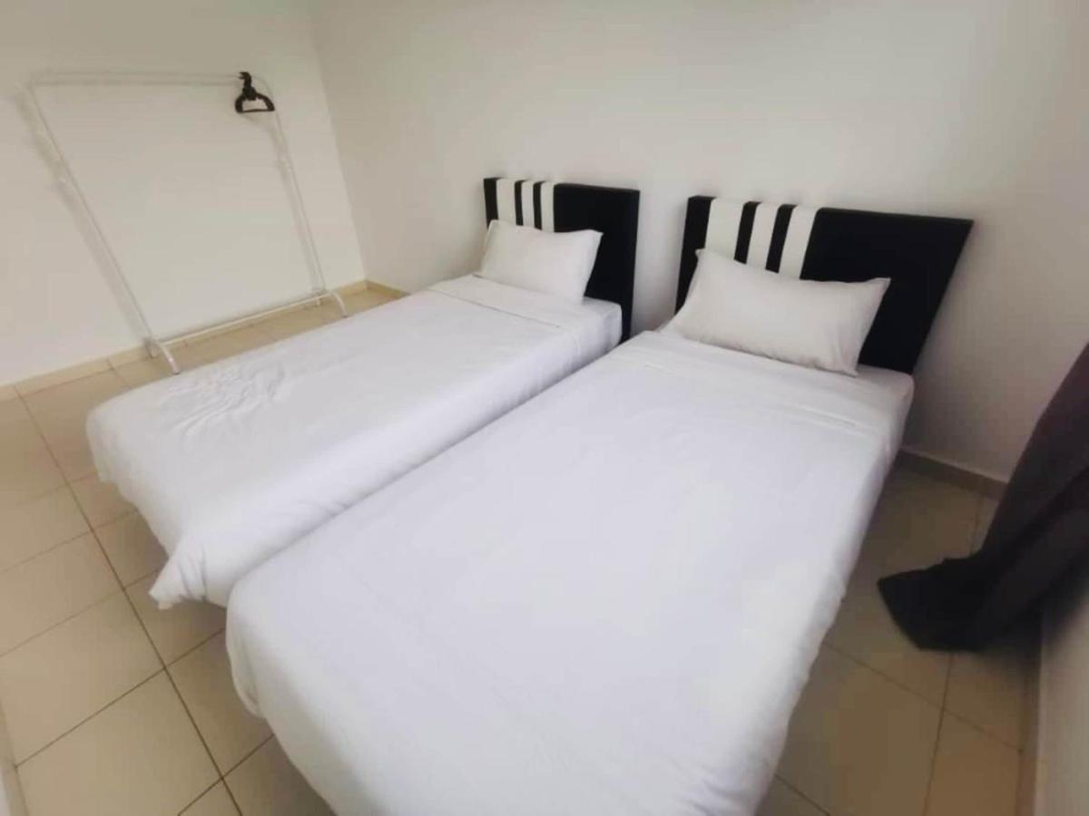 Oyo Homes 90524 D'J Pegaso Serom Homestay Muar Exteriör bild