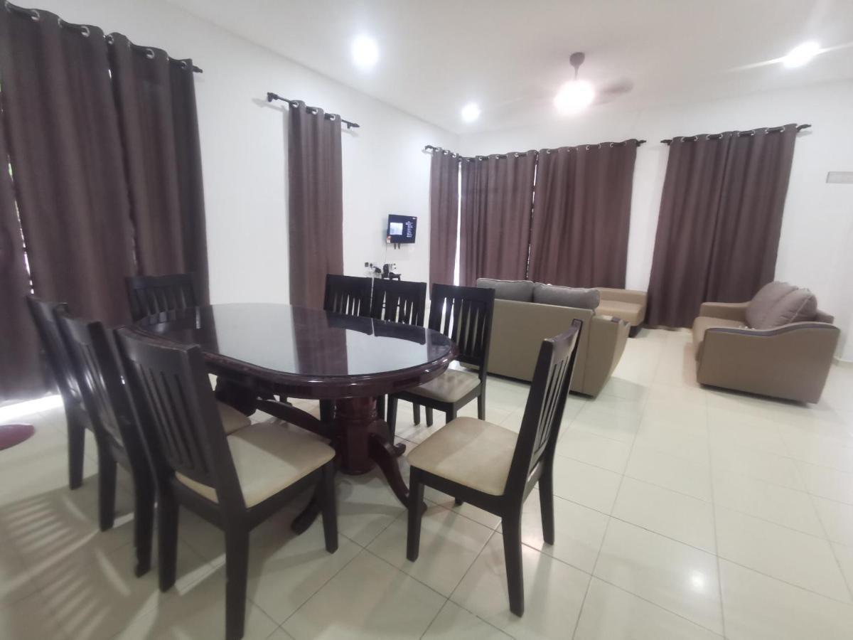 Oyo Homes 90524 D'J Pegaso Serom Homestay Muar Exteriör bild