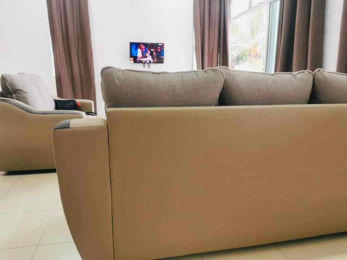 Oyo Homes 90524 D'J Pegaso Serom Homestay Muar Exteriör bild