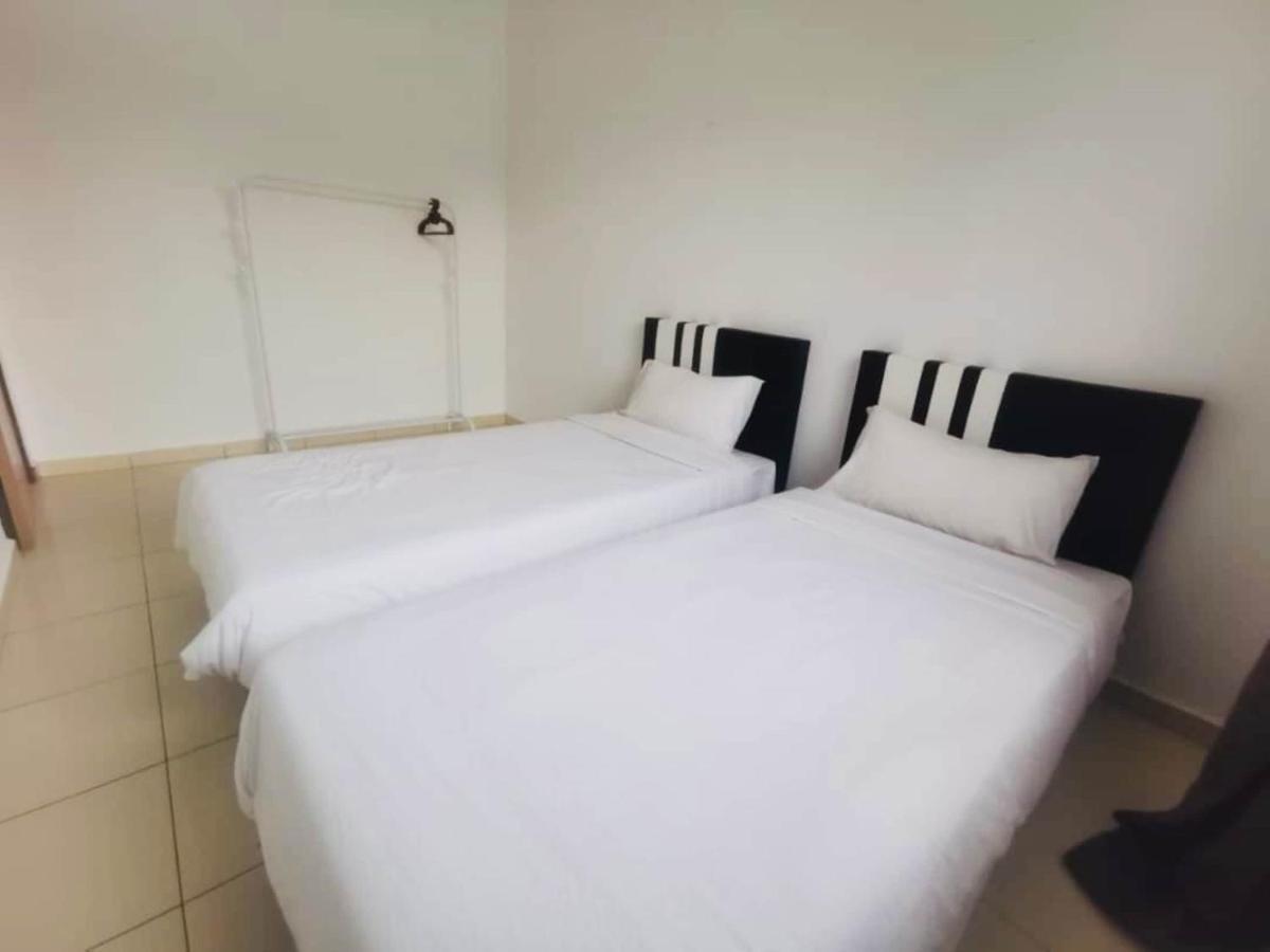 Oyo Homes 90524 D'J Pegaso Serom Homestay Muar Exteriör bild