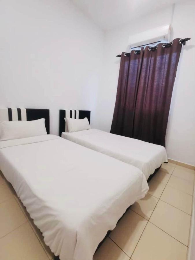 Oyo Homes 90524 D'J Pegaso Serom Homestay Muar Exteriör bild