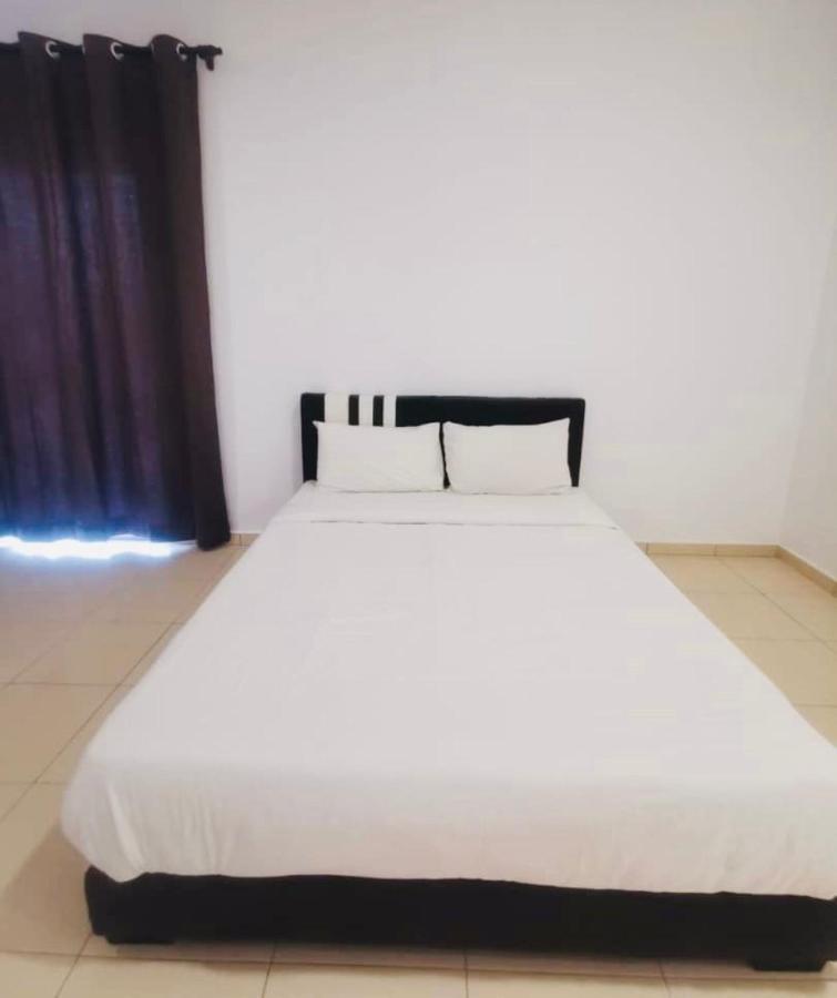 Oyo Homes 90524 D'J Pegaso Serom Homestay Muar Exteriör bild